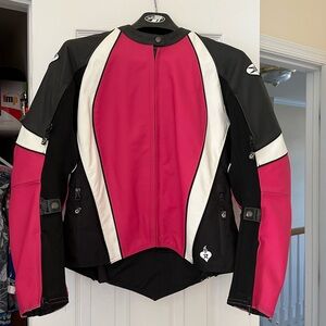 NWT. Joe Rocket Ladies Pink and Black Leather Aura Jacket. Size large.